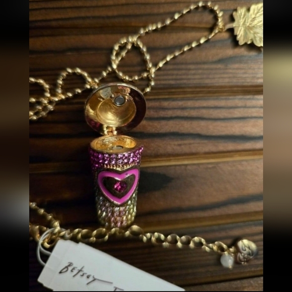 Betsey Johnson Latte pendant with maple leaf  necklace! - Picture 11 of 12